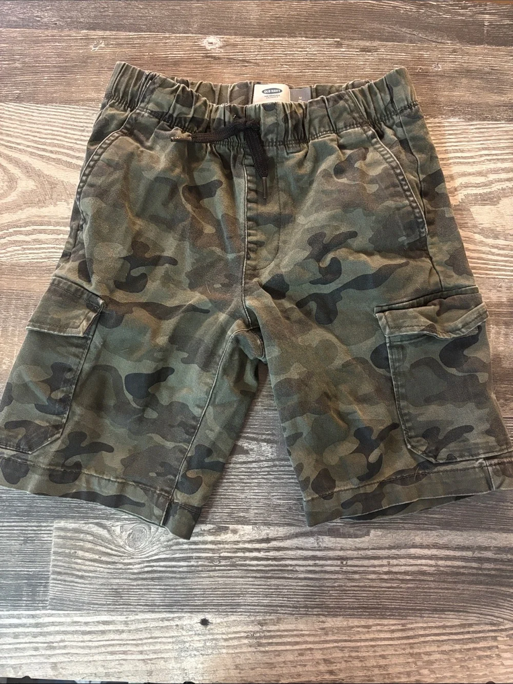 Old Navy Boys Camo Cargo Shorts in Green